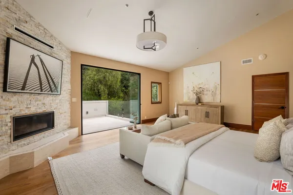 $5,950,000 | 2468 Coldwater Canyon Drive, Beverly Hills, CA 90210