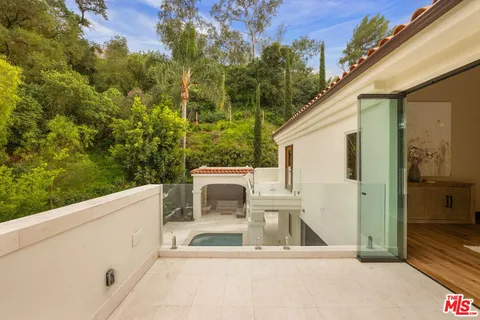 $5,950,000 | 2468 Coldwater Canyon Drive, Beverly Hills, CA 90210