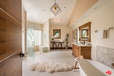$5,950,000 | 2468 Coldwater Canyon Drive, Beverly Hills, CA 90210