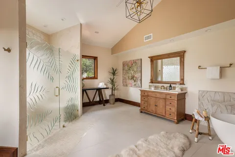 $5,950,000 | 2468 Coldwater Canyon Drive, Beverly Hills, CA 90210