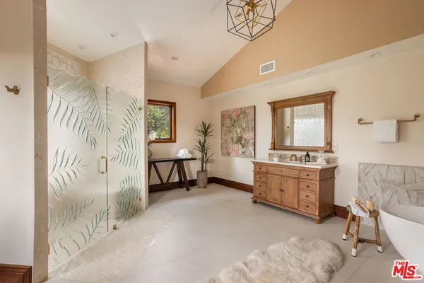$5,950,000 | 2468 Coldwater Canyon Drive, Beverly Hills, CA 90210