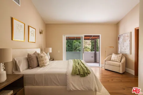 $5,950,000 | 2468 Coldwater Canyon Drive, Beverly Hills, CA 90210