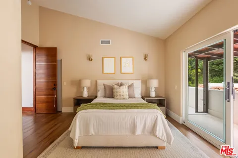 $5,950,000 | 2468 Coldwater Canyon Drive, Beverly Hills, CA 90210