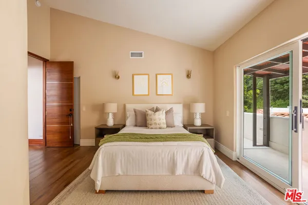$5,950,000 | 2468 Coldwater Canyon Drive, Beverly Hills, CA 90210