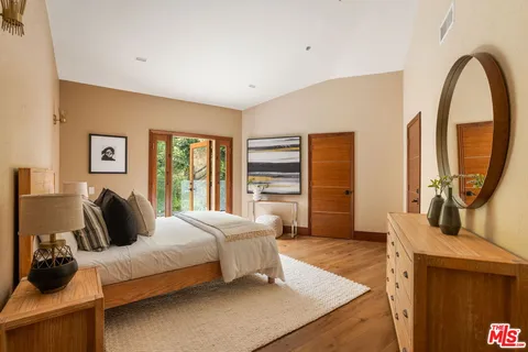 $5,950,000 | 2468 Coldwater Canyon Drive, Beverly Hills, CA 90210