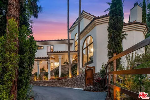 $5,950,000 | 2468 Coldwater Canyon Drive, Beverly Hills, CA 90210