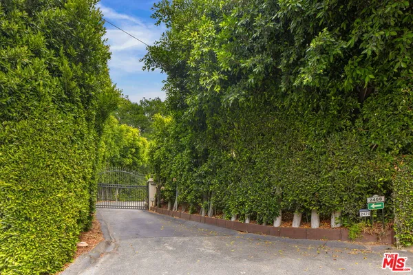 $5,950,000 | 2468 Coldwater Canyon Drive, Beverly Hills, CA 90210