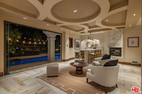 $5,950,000 | 2468 Coldwater Canyon Drive, Beverly Hills, CA 90210