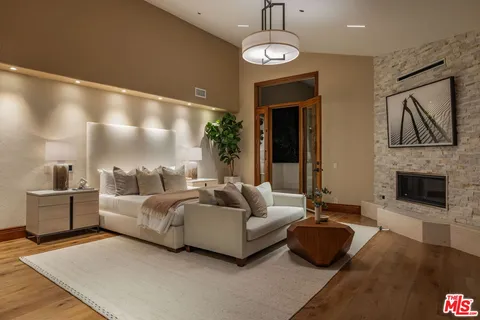 $5,950,000 | 2468 Coldwater Canyon Drive, Beverly Hills, CA 90210