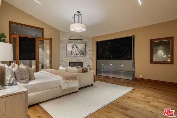 $5,950,000 | 2468 Coldwater Canyon Drive, Beverly Hills, CA 90210