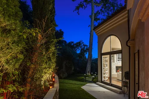 $5,950,000 | 2468 Coldwater Canyon Drive, Beverly Hills, CA 90210