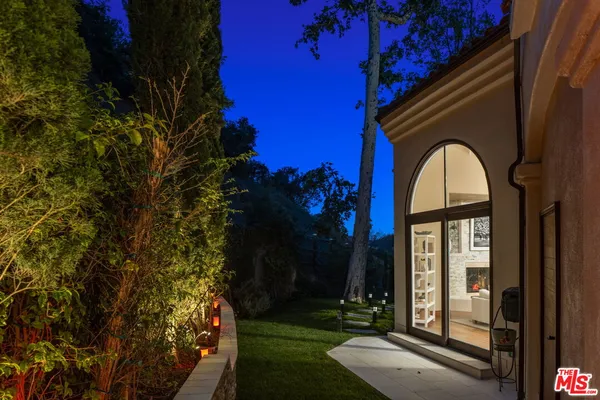 $5,950,000 | 2468 Coldwater Canyon Drive, Beverly Hills, CA 90210