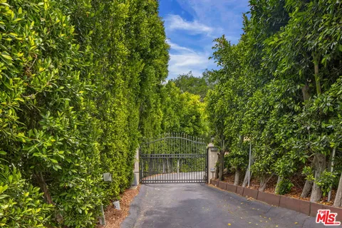 $5,950,000 | 2468 Coldwater Canyon Drive, Beverly Hills, CA 90210