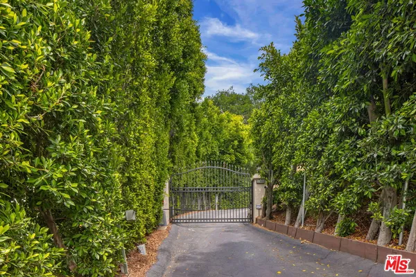 $5,950,000 | 2468 Coldwater Canyon Drive, Beverly Hills, CA 90210