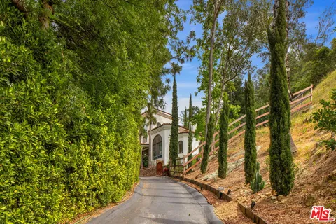 $5,950,000 | 2468 Coldwater Canyon Drive, Beverly Hills, CA 90210