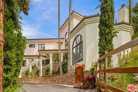 $5,950,000 | 2468 Coldwater Canyon Drive, Beverly Hills, CA 90210