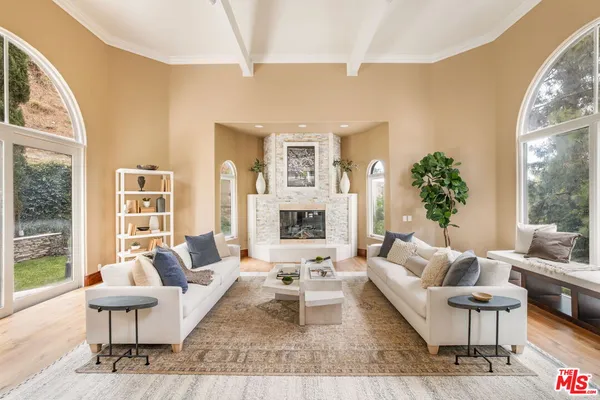 $5,950,000 | 2468 Coldwater Canyon Drive, Beverly Hills, CA 90210