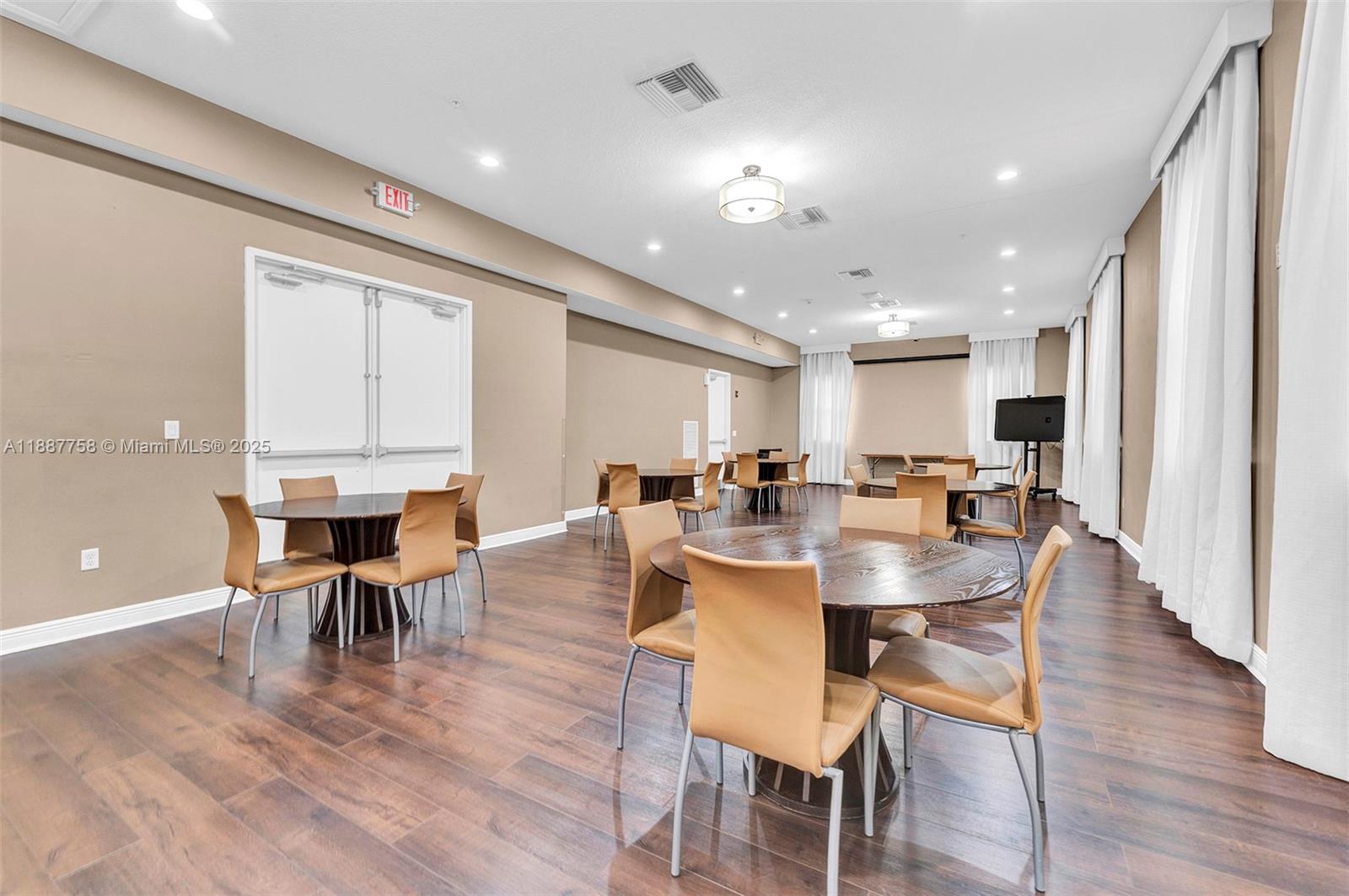 9770 Northwest 10th Street Miami, FL 33172 - Photo 17 of 63