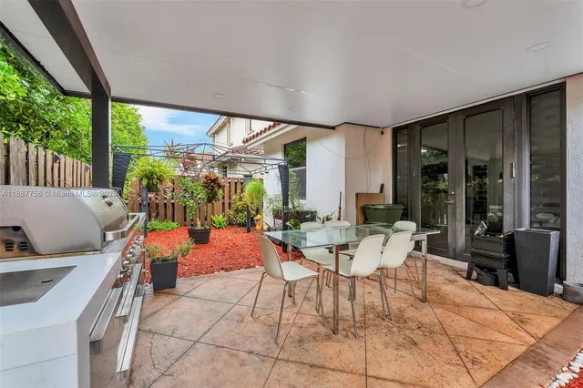 $880,000 | 9770 Northwest 10th Street, Miami, FL 33172