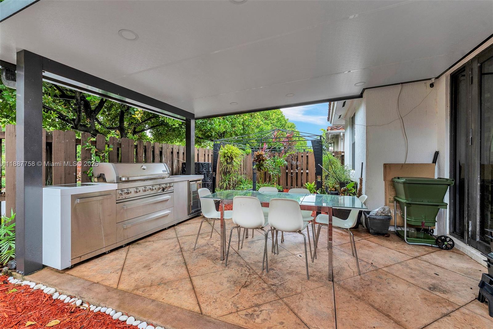 9770 Northwest 10th Street Miami, FL 33172 - Photo 22 of 63