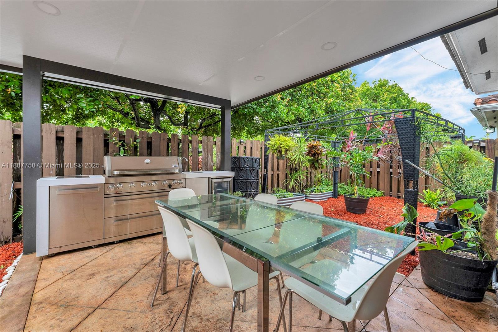 9770 Northwest 10th Street Miami, FL 33172 - Photo 24 of 63