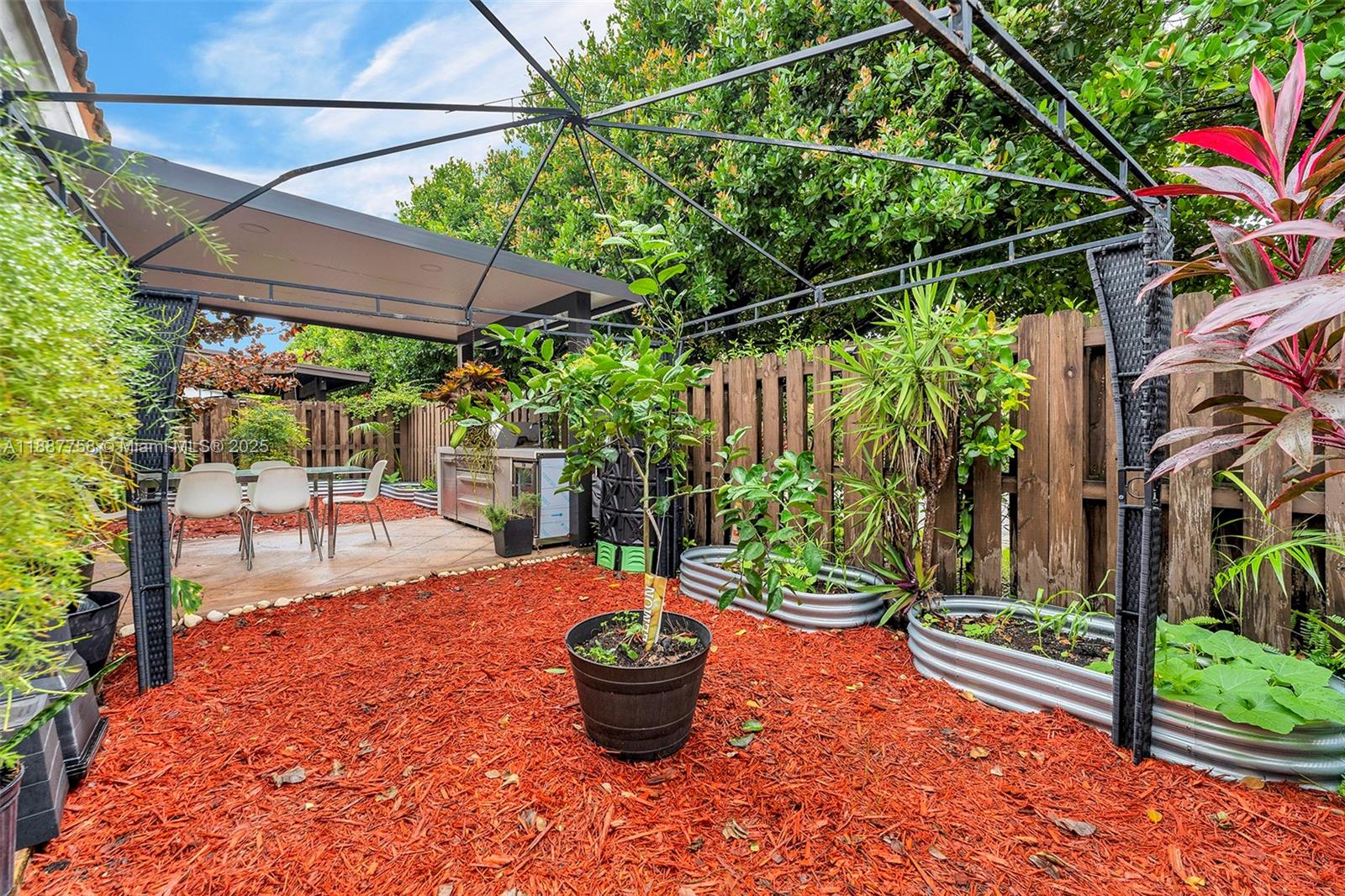 9770 Northwest 10th Street Miami, FL 33172 - Photo 26 of 63