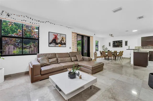 $880,000 | 9770 Northwest 10th Street, Miami, FL 33172