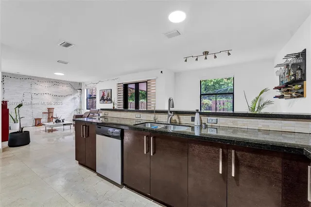 $880,000 | 9770 Northwest 10th Street, Miami, FL 33172