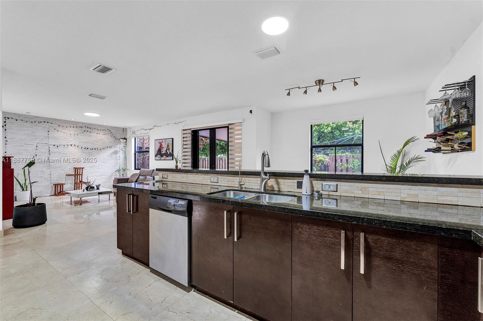 9770 Northwest 10th Street Miami, FL 33172 - Photo 51 of 63