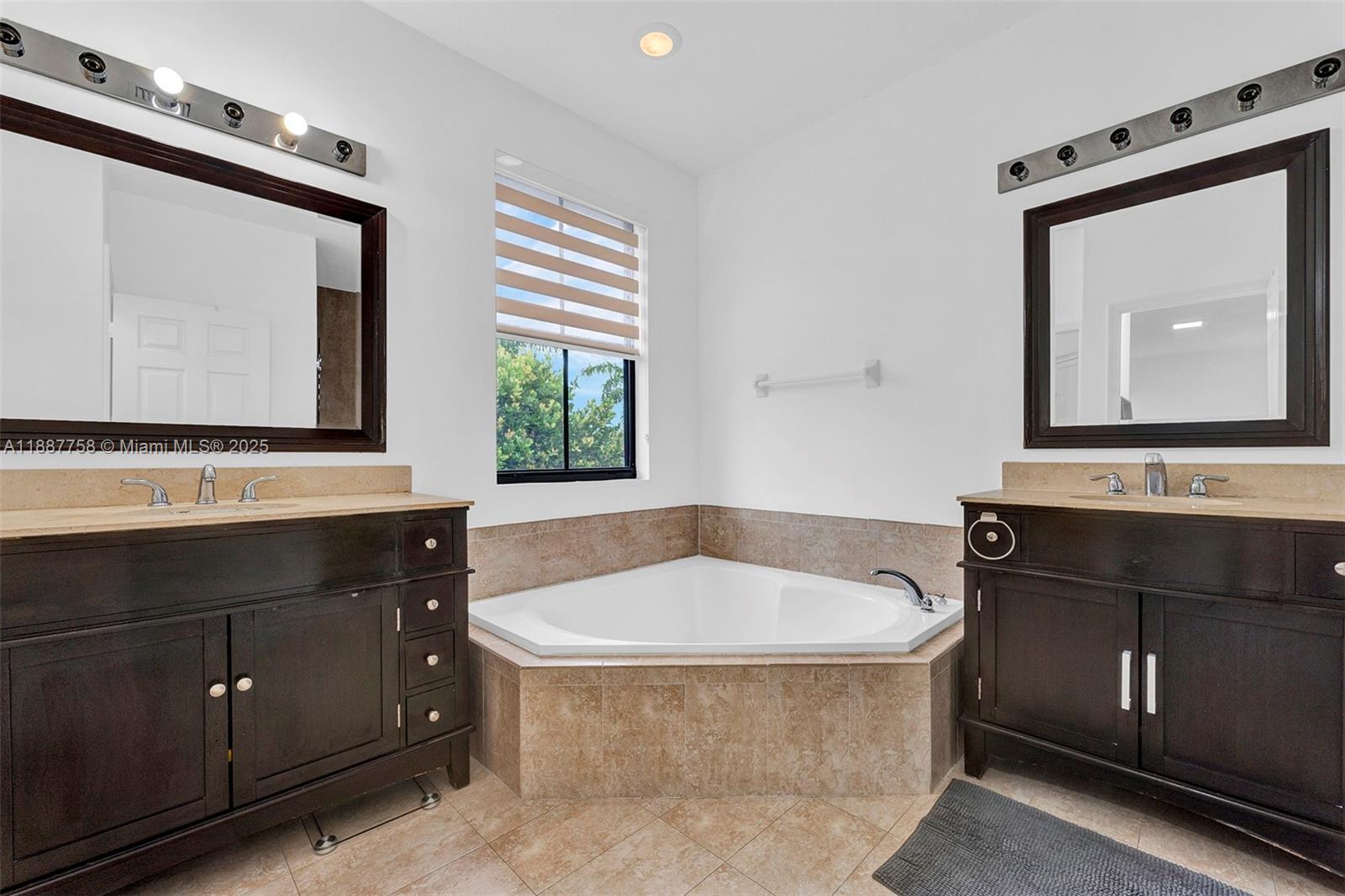 9770 Northwest 10th Street Miami, FL 33172 - Photo 55 of 63