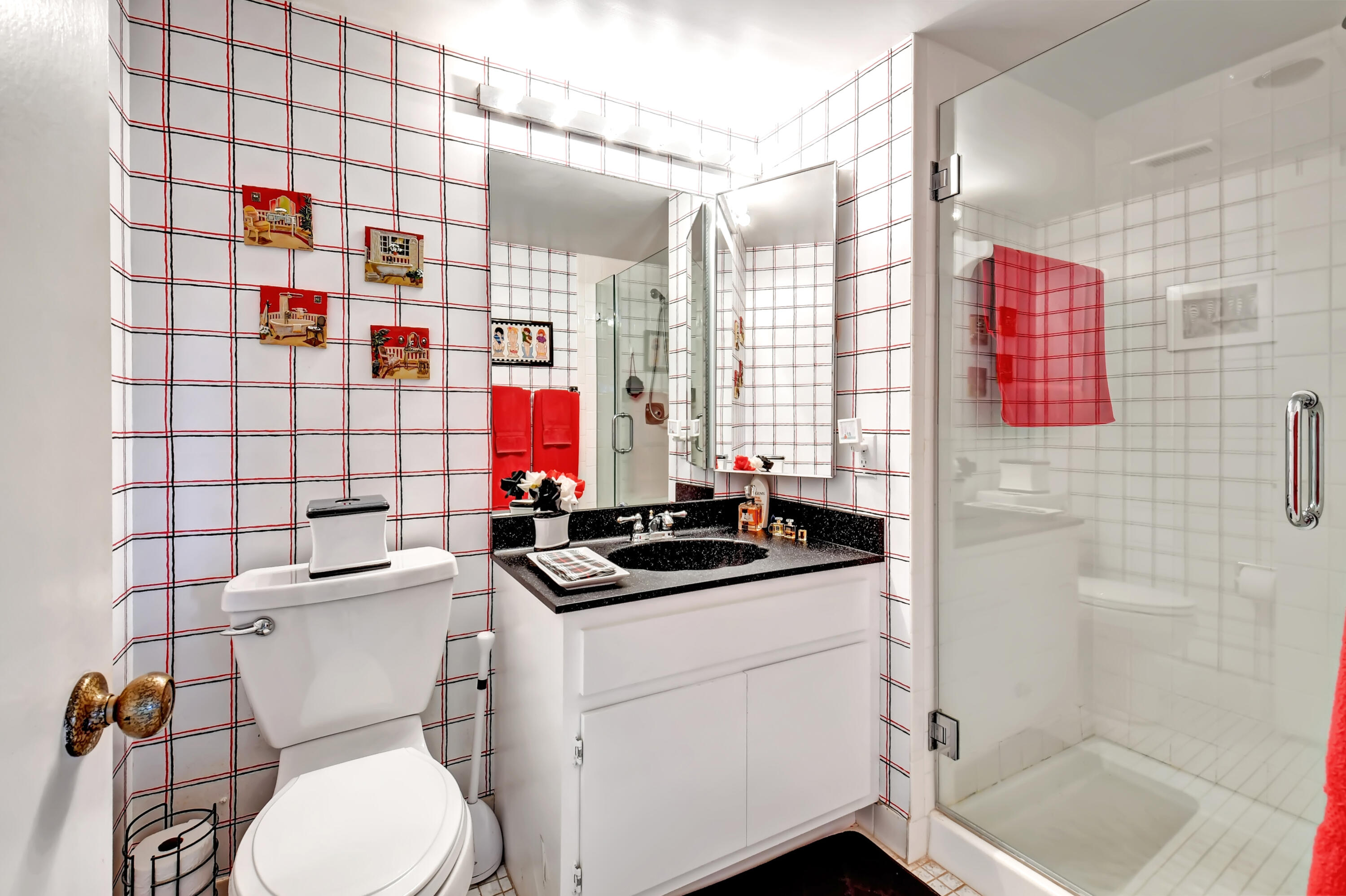 15 Stratford Drive, Unit B Boynton Beach, FL 33436 - Photo 33 of 84 Guest Bathroom