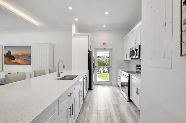 $89,900 | 15 Stratford Drive, Unit B, Boynton Beach, FL 33436