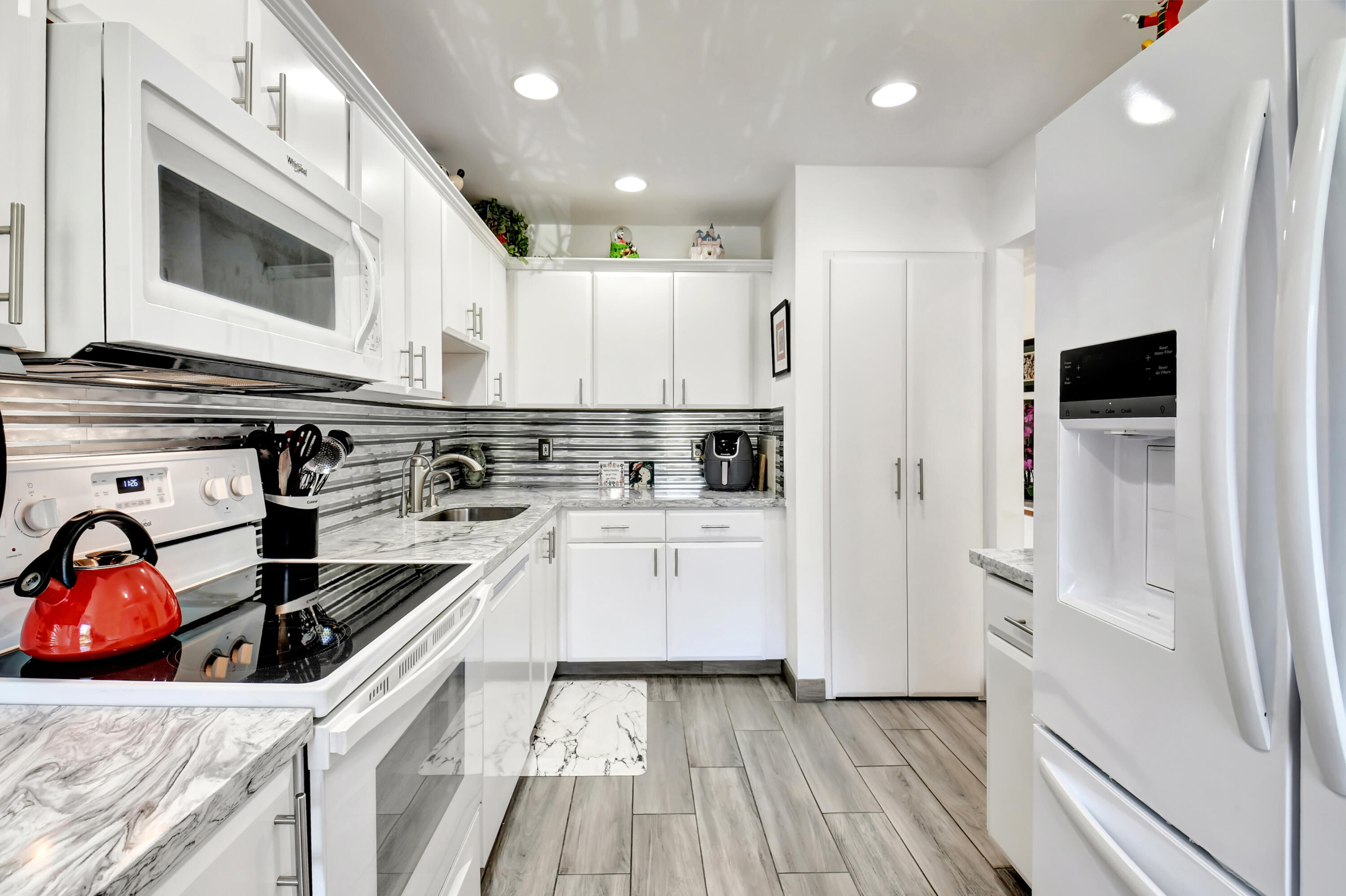 15 Stratford Drive, Unit B Boynton Beach, FL 33436 - Photo 9 of 84 Kitchen