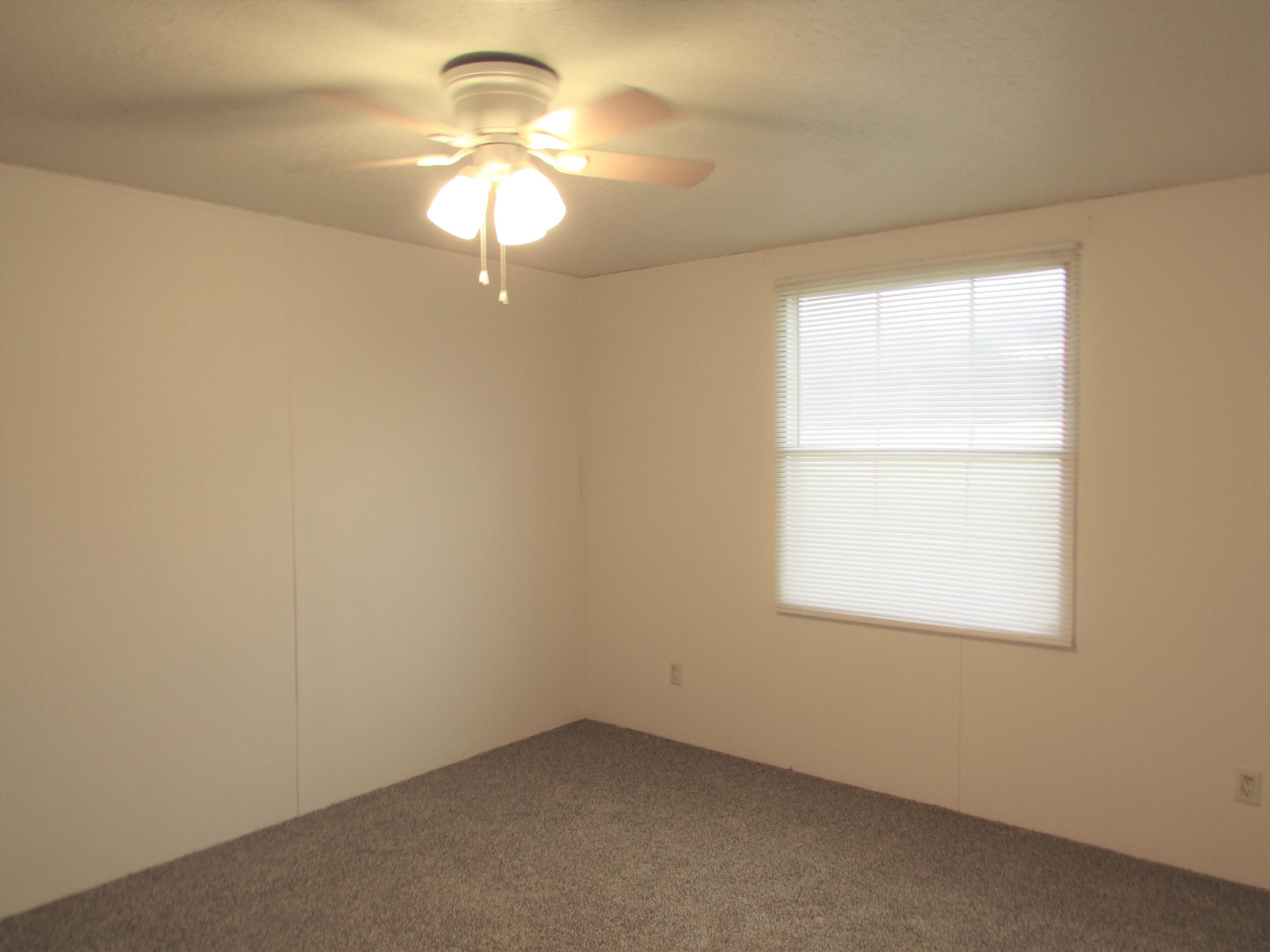 621 Snapps Ferry Road Kingsport, TN 37664 - Photo 11 of 28 IMG_4363