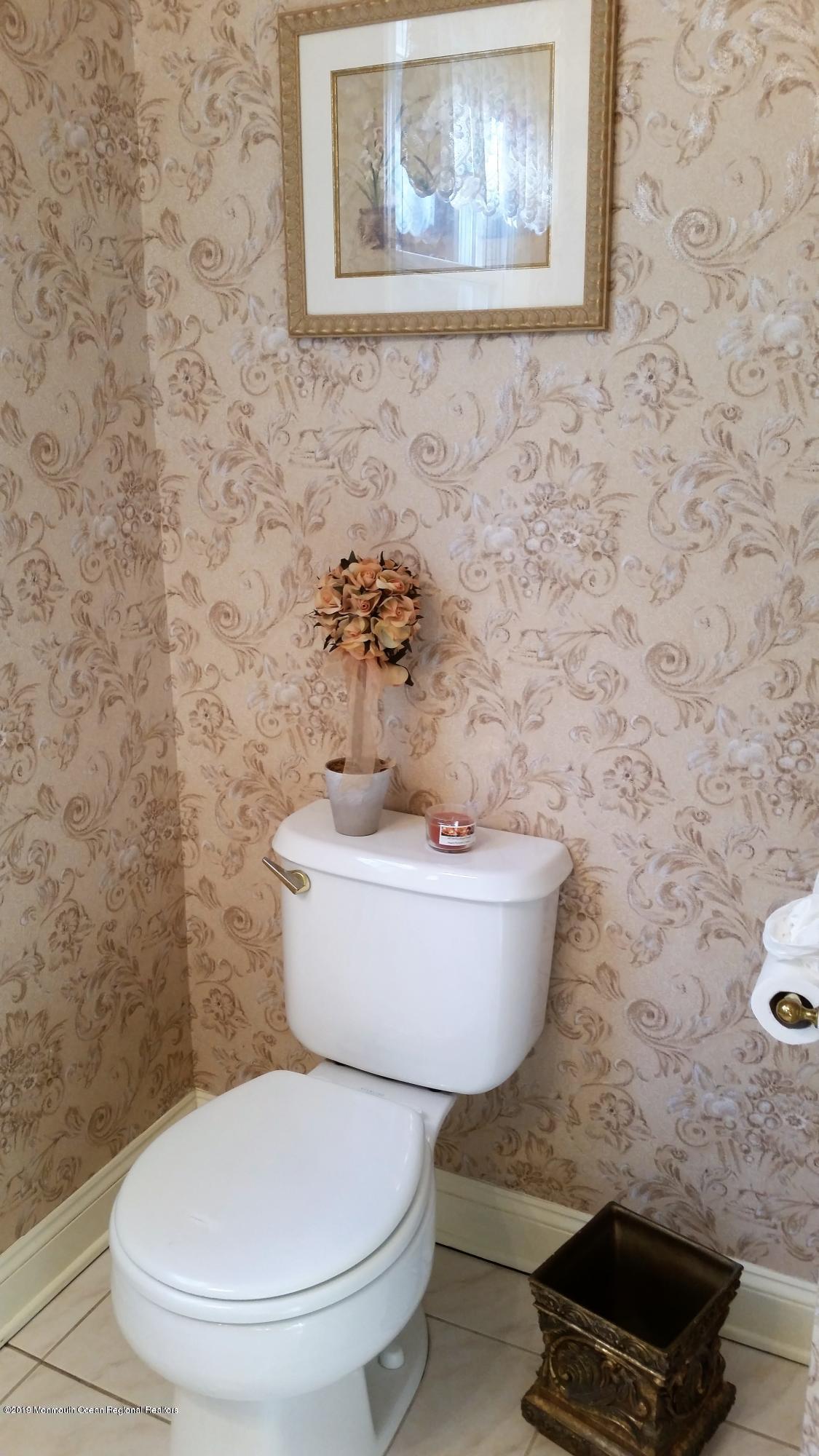 1 Quaker Hill Road Jackson, NJ 08527 - Photo 22 of 58 Powder room