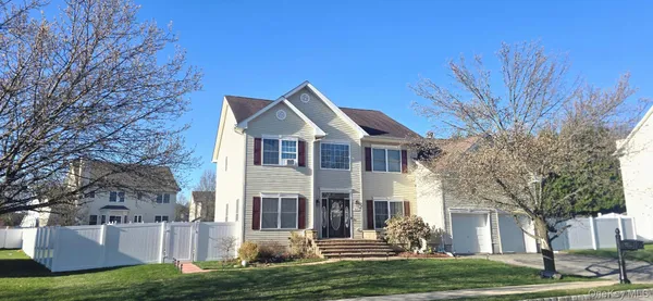 $785,000 | 3015 Molly Pitcher Drive, New Windsor, NY 12553