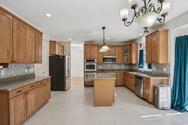 $785,000 | 3015 Molly Pitcher Drive, New Windsor, NY 12553