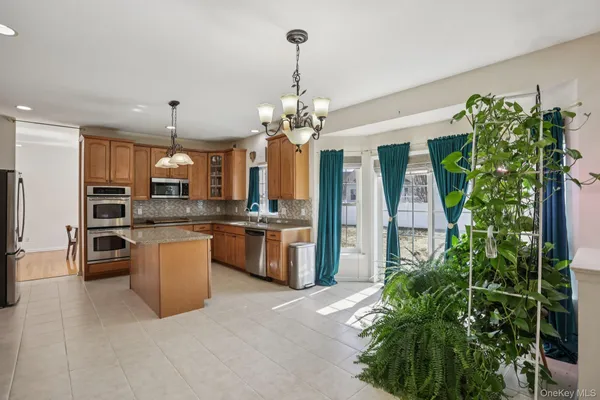 $785,000 | 3015 Molly Pitcher Drive, New Windsor, NY 12553