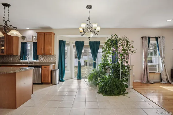 $785,000 | 3015 Molly Pitcher Drive, New Windsor, NY 12553