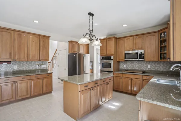 $785,000 | 3015 Molly Pitcher Drive, New Windsor, NY 12553