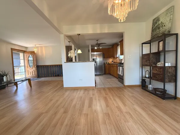 $2,950 | 6944 West 106th Place, Worth, IL 60482