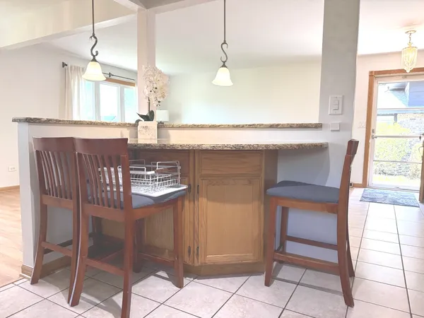 $2,950 | 6944 West 106th Place, Worth, IL 60482