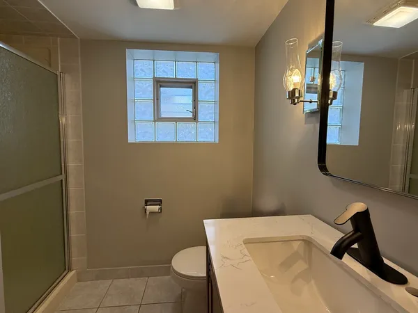 $2,950 | 6944 West 106th Place, Worth, IL 60482