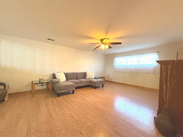 $2,950 | 6944 West 106th Place, Worth, IL 60482