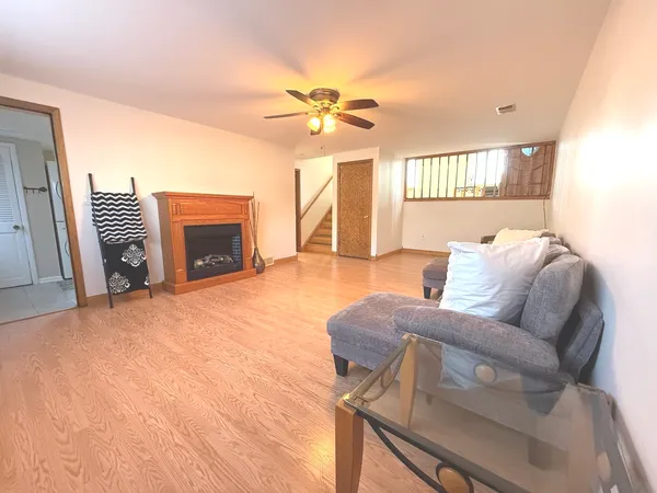 $2,950 | 6944 West 106th Place, Worth, IL 60482