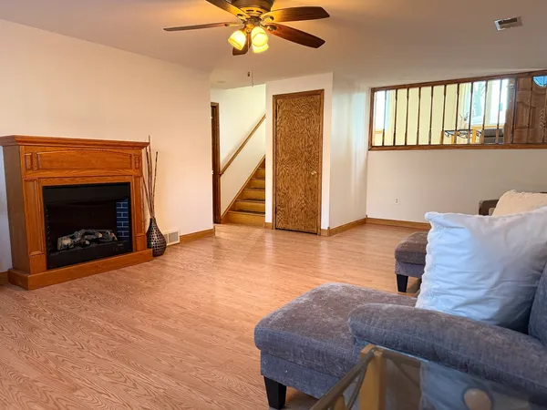 $2,950 | 6944 West 106th Place, Worth, IL 60482