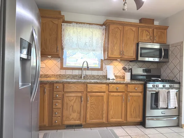 $2,950 | 6944 West 106th Place, Worth, IL 60482