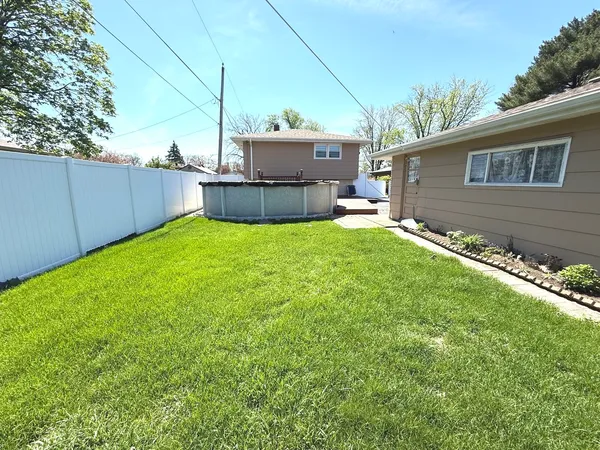 $2,950 | 6944 West 106th Place, Worth, IL 60482