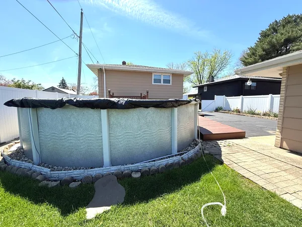 $2,950 | 6944 West 106th Place, Worth, IL 60482