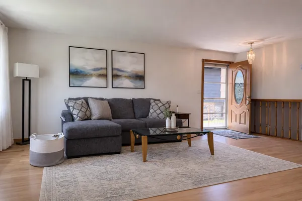 $2,950 | 6944 West 106th Place, Worth, IL 60482